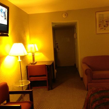Americas Best Value Inn Macomb Екстериор снимка