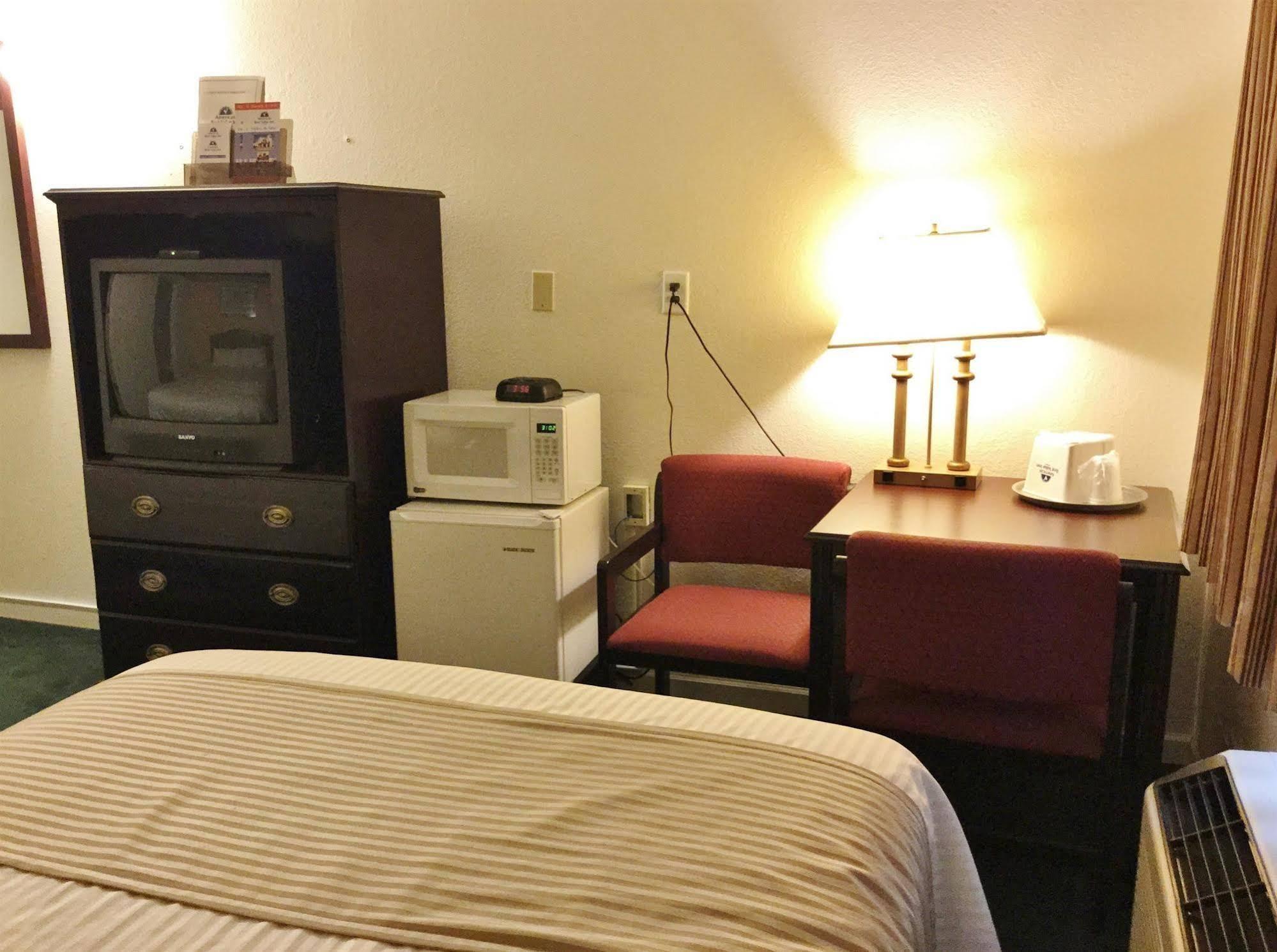 Americas Best Value Inn Macomb Екстериор снимка