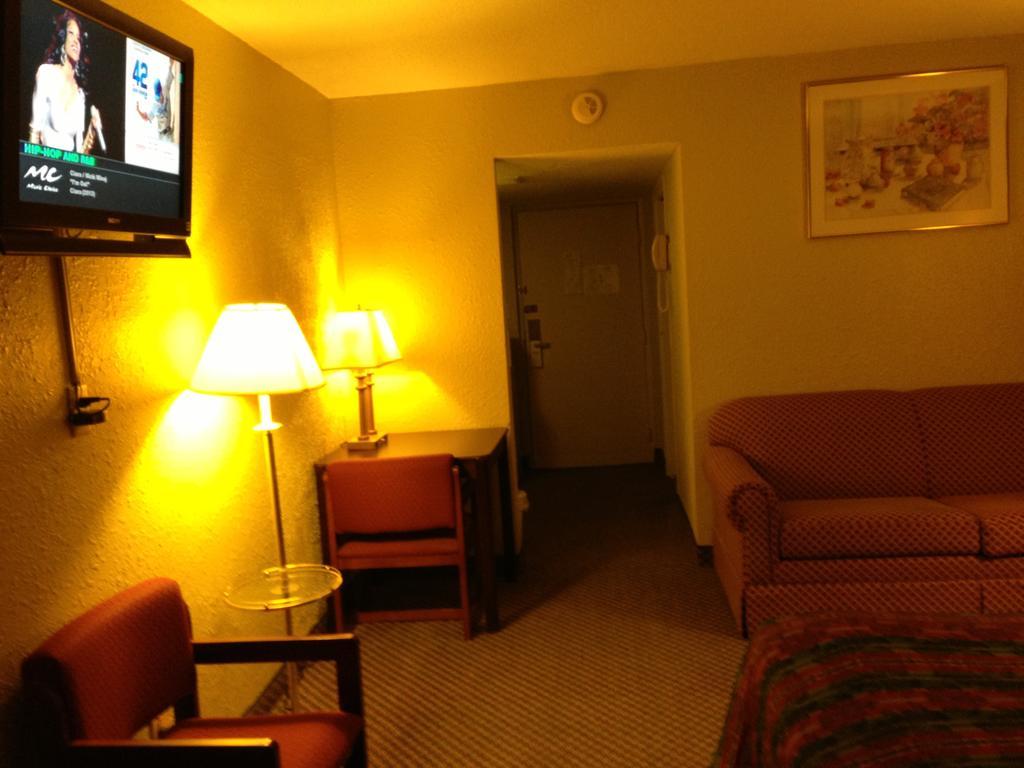 Americas Best Value Inn Macomb Екстериор снимка