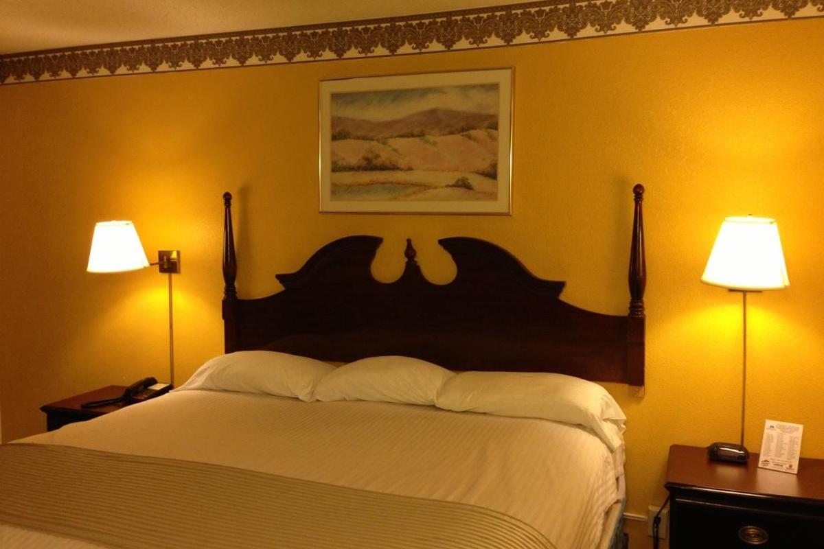 Americas Best Value Inn Macomb Екстериор снимка
