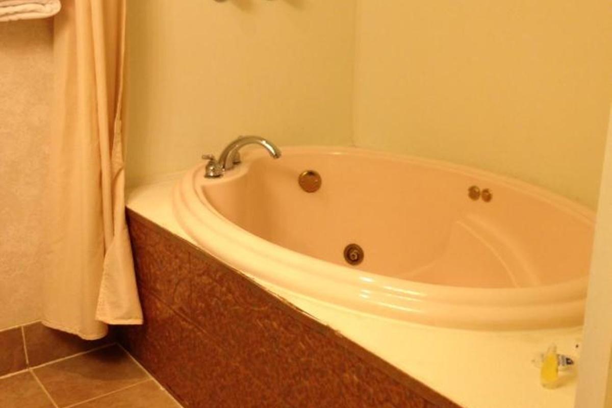 Americas Best Value Inn Macomb Екстериор снимка
