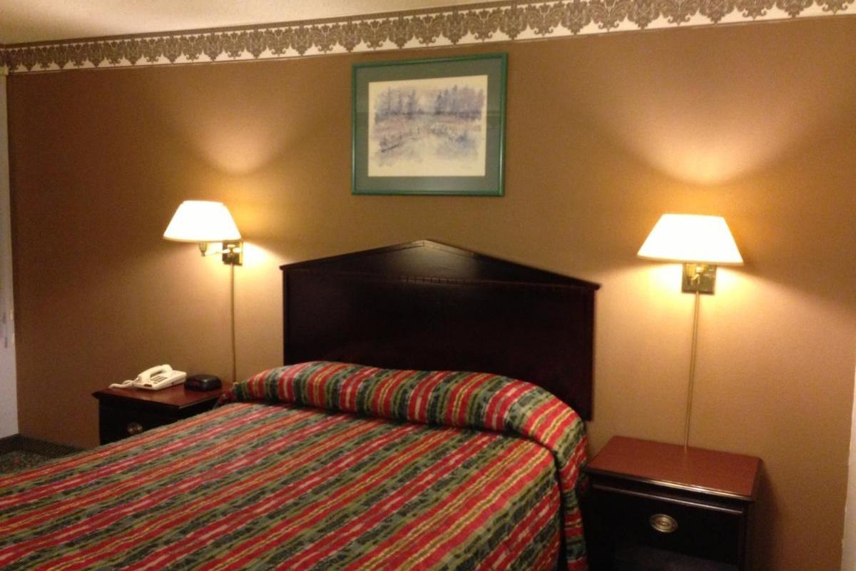 Americas Best Value Inn Macomb Екстериор снимка
