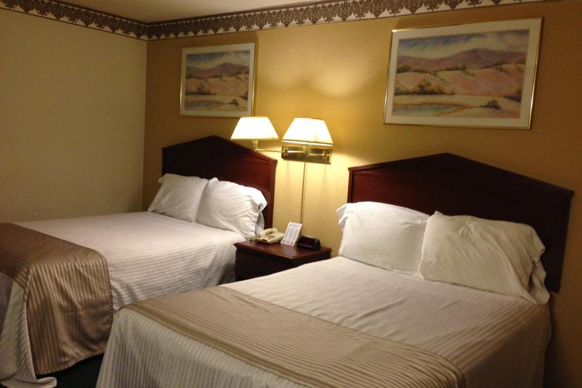 Americas Best Value Inn Macomb Екстериор снимка