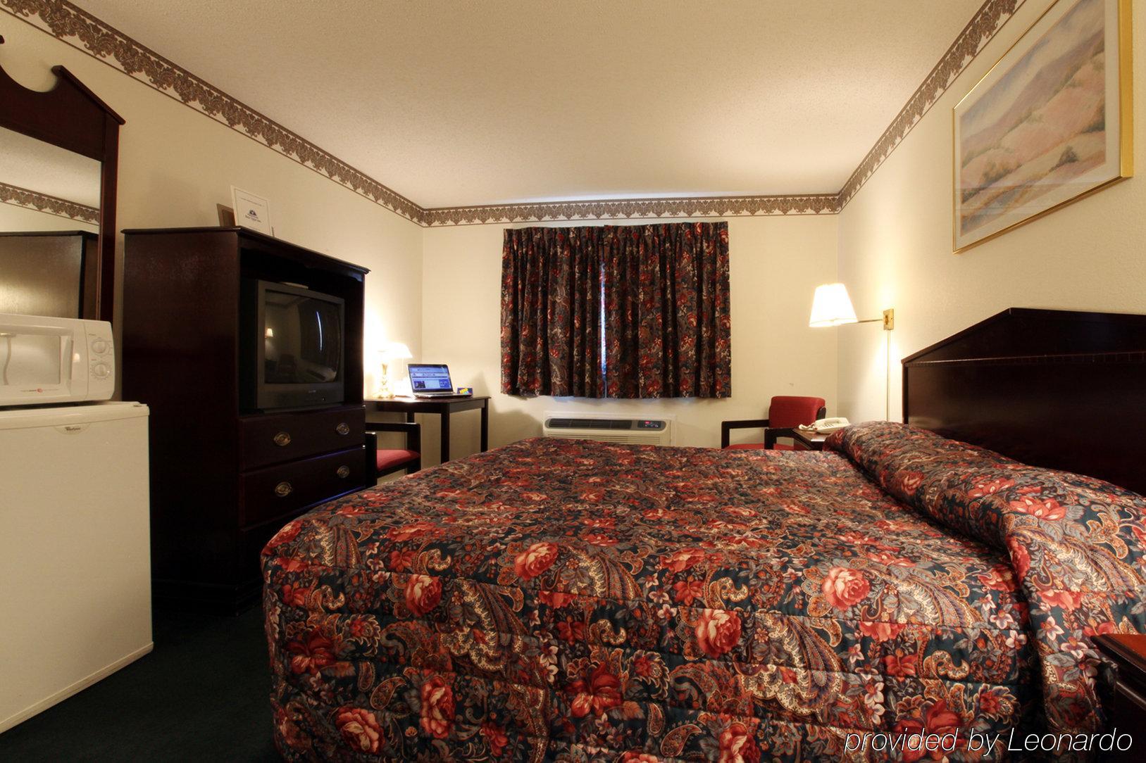 Americas Best Value Inn Macomb Стая снимка