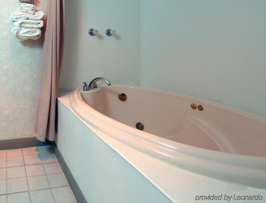 Americas Best Value Inn Macomb Стая снимка