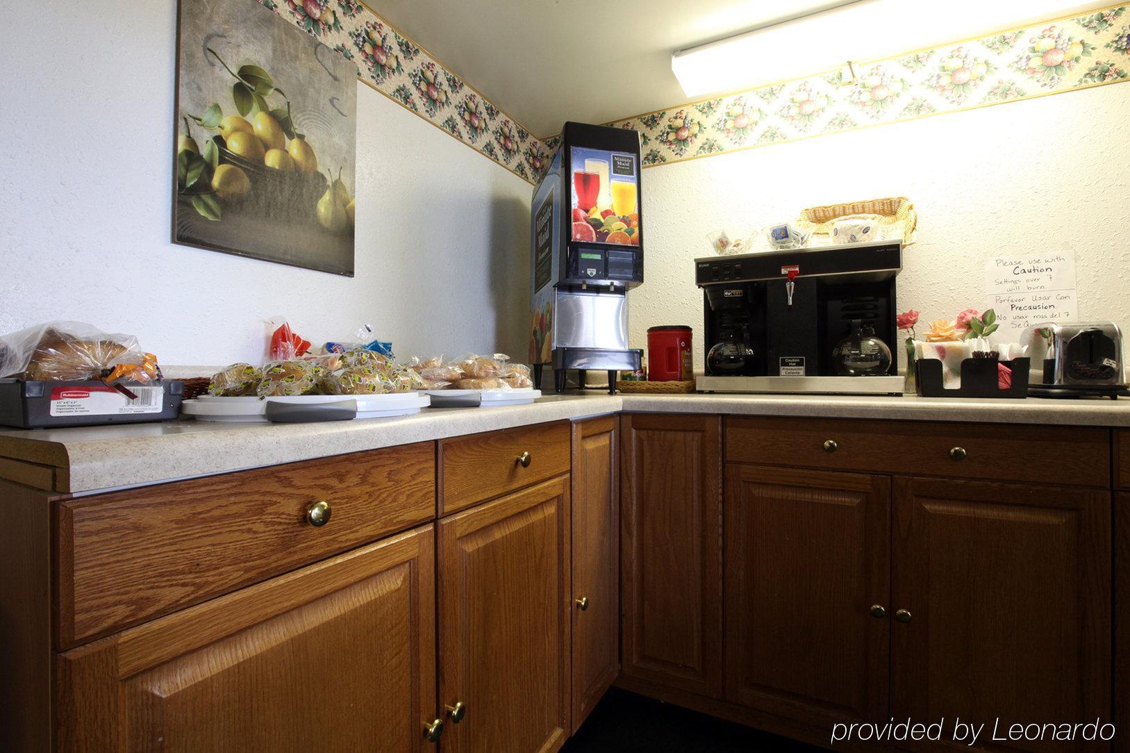 Americas Best Value Inn Macomb Ресторант снимка