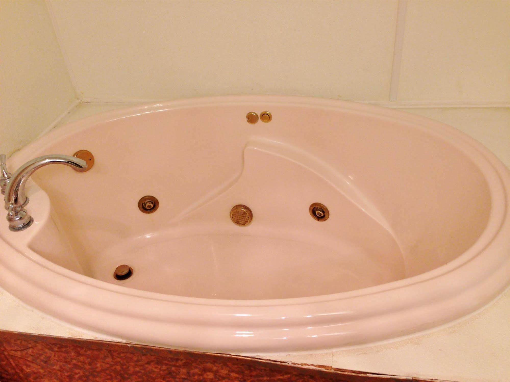 Americas Best Value Inn Macomb Екстериор снимка