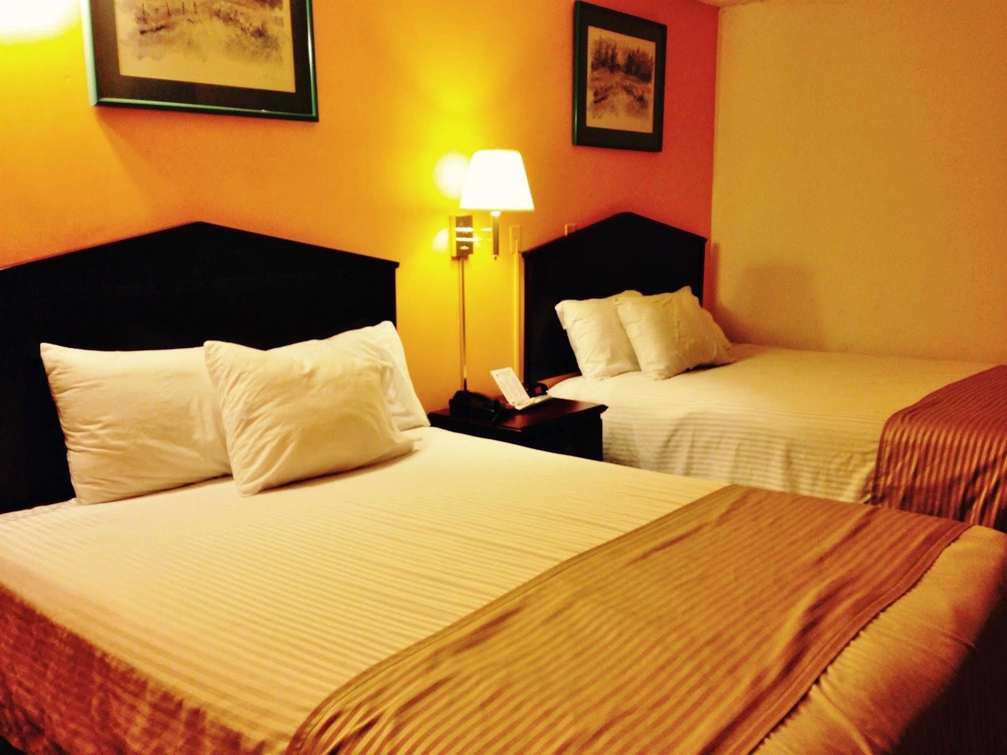Americas Best Value Inn Macomb Екстериор снимка