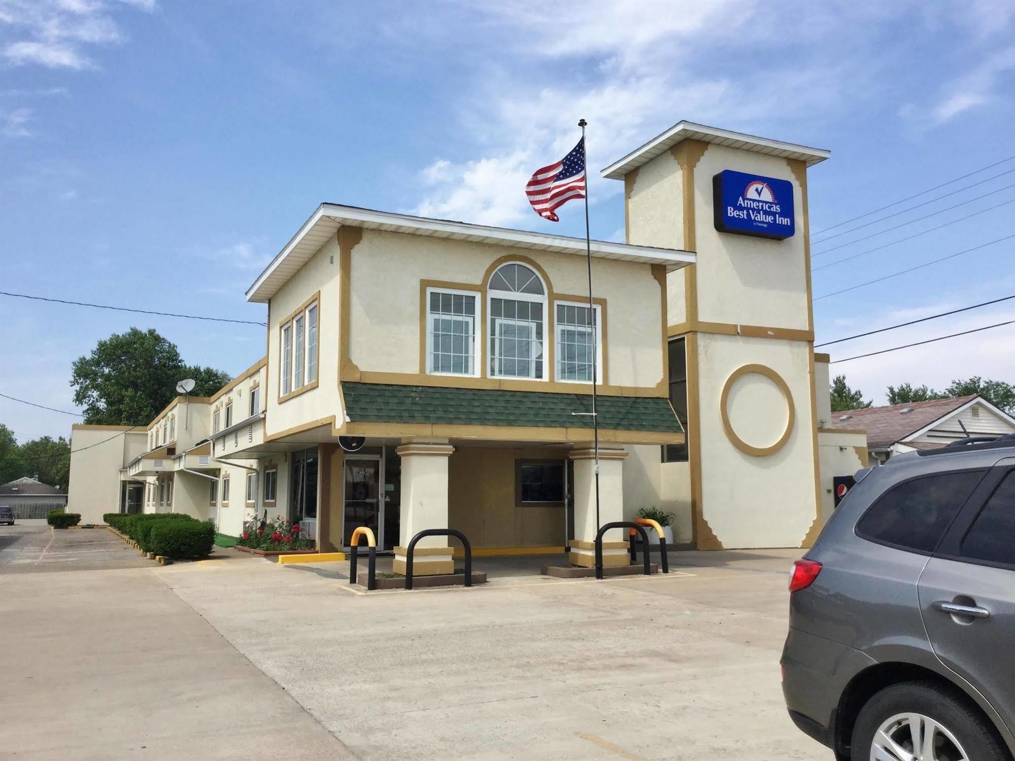 Americas Best Value Inn Macomb Екстериор снимка